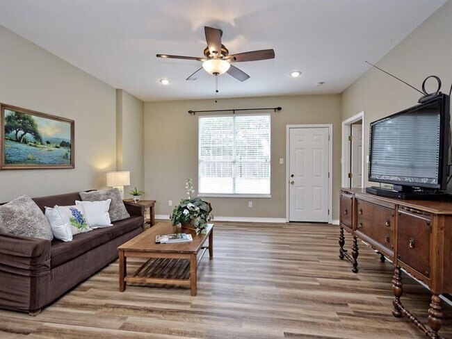 Foto del edificio - 600 Grand Prairie Cir