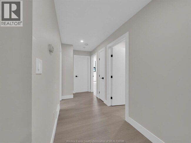 Photo du bâtiment - 3177 Riverside Dr E