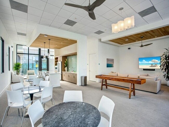 Building Photo - Elements on Third