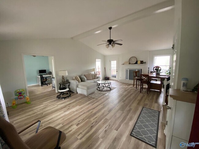 Foto del edificio - 137 Timberland Trce