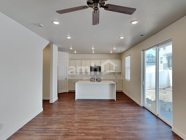 Foto del edificio - 8964 S John Annie Ln