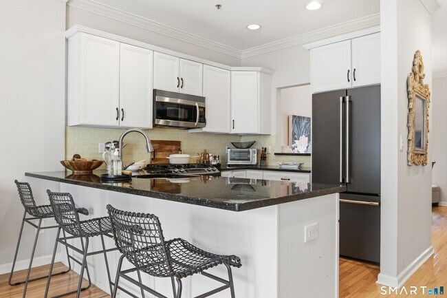 Foto del edificio - 570 Danbury Rd