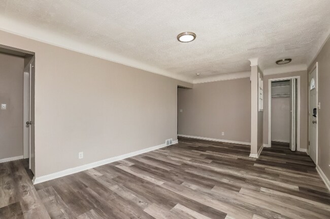 Foto del edificio - 17515 Deforest Ave