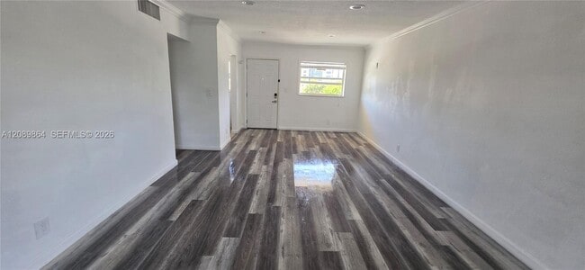 Building Photo - 20201 NE 29th Ct