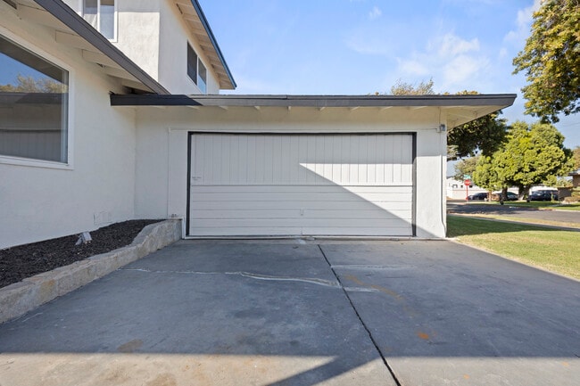 Building Photo - 13205 Casimir Ave