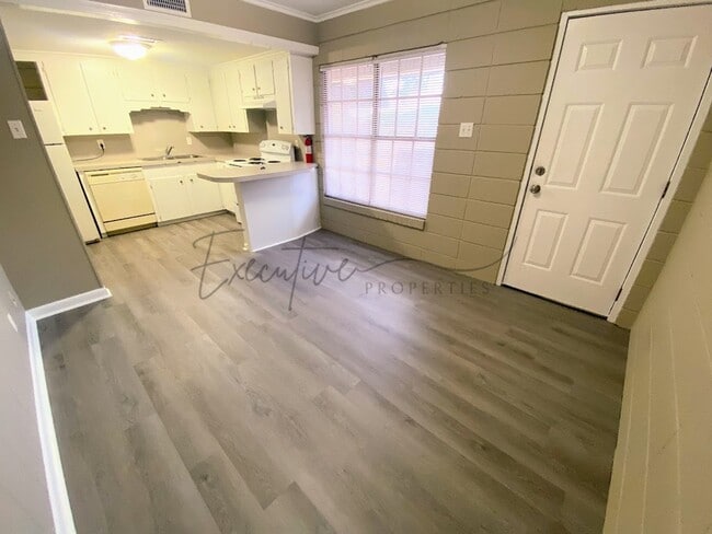 Building Photo - 1BR Apartment – $795 w/ ALL Utilities Paid!