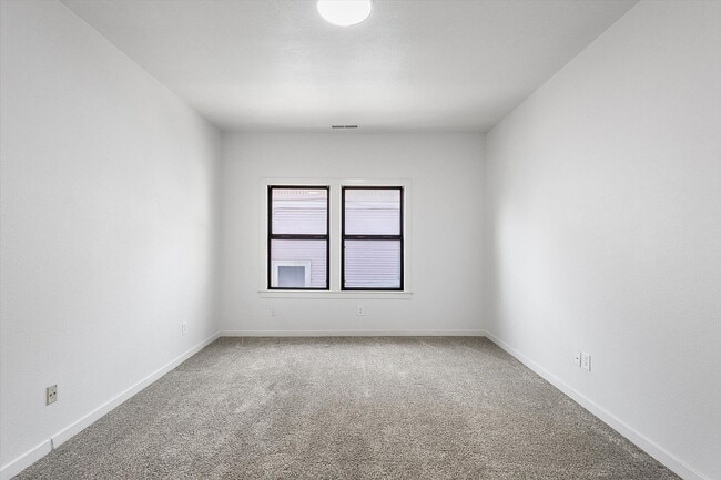 Building Photo - 1336 Park Ave