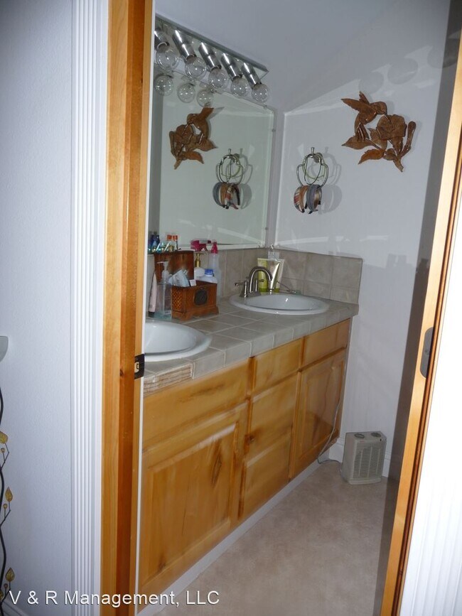 Building Photo - 3 br, 2 bath House - 10814 Silver Falls Hw...
