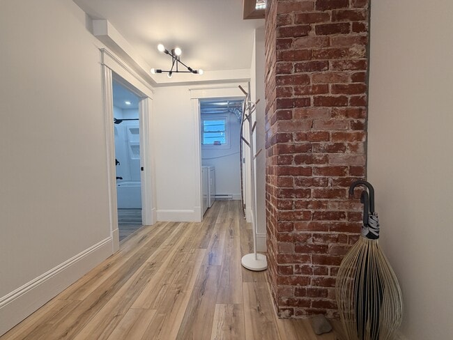 Building Photo - 17-17 Rue Sackville