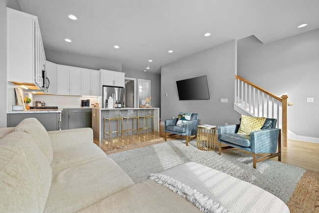 Building Photo - 970 Youngs Ln