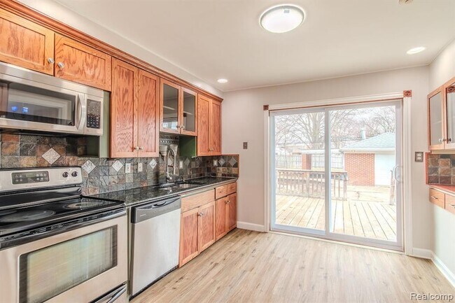 Foto del edificio - 20625 Elizabeth St