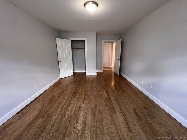 Foto del edificio - 793 Pond St