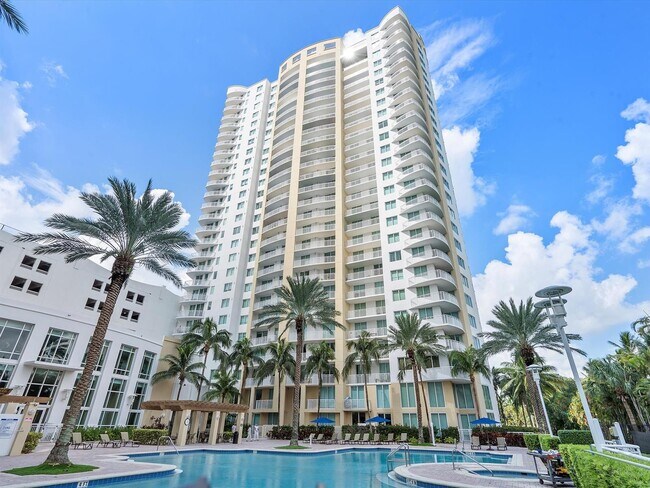 Foto del edificio - 1745 E Hallandale Beach Blvd