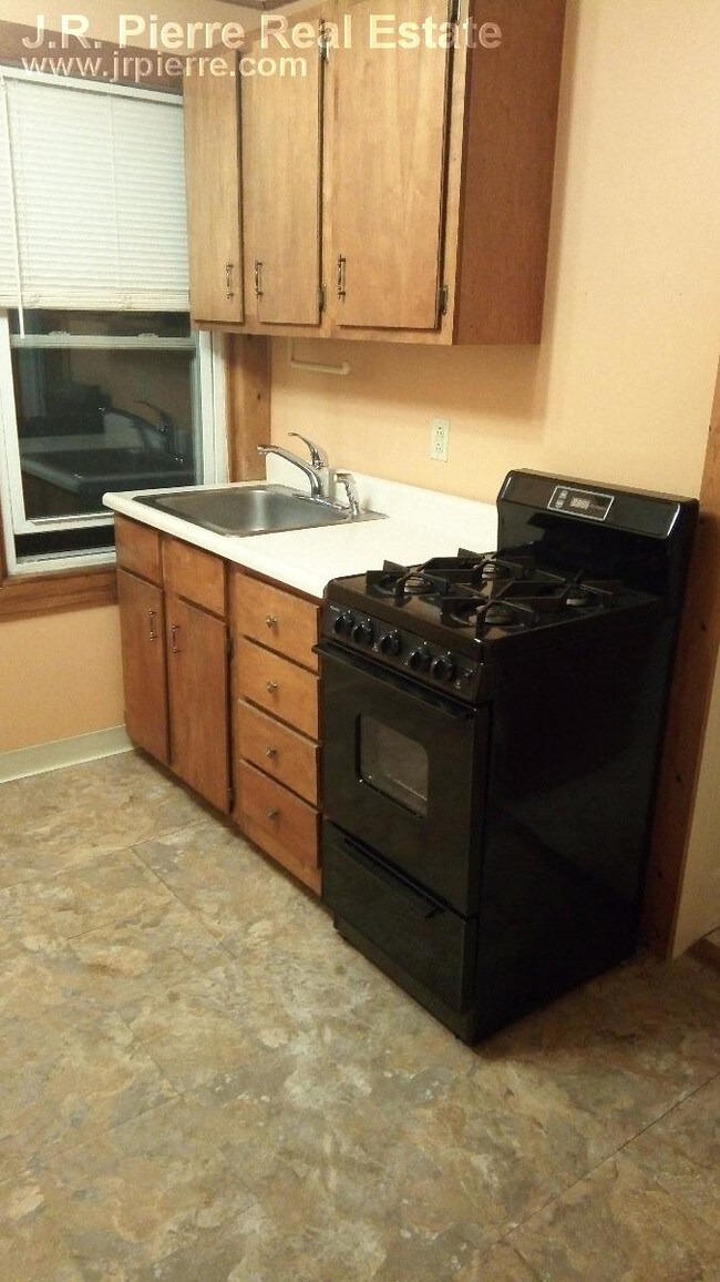 Building Photo - 21 Whitman St