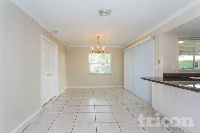 Foto del edificio - 8105 Longbay Blvd