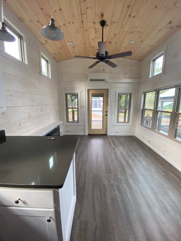 Foto del edificio - 1 Tiny Home Cir