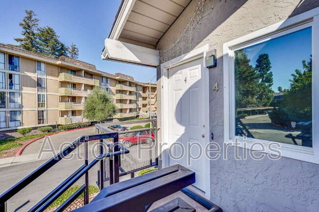 Building Photo - 685 Foxtail Dr