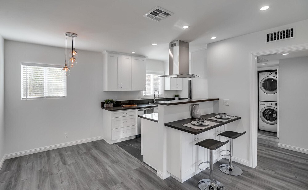 Foto principal - 12656 Burbank Blvd