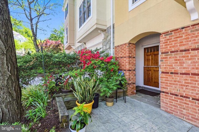 Foto del edificio - 3814 Woodlawn Ct