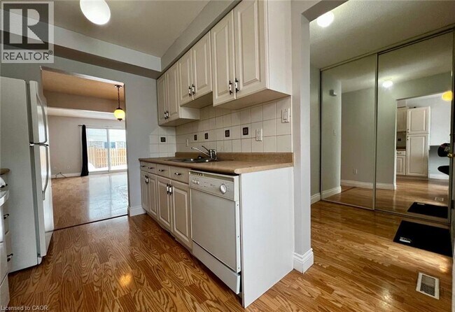 Building Photo - 500 Osgoode Dr