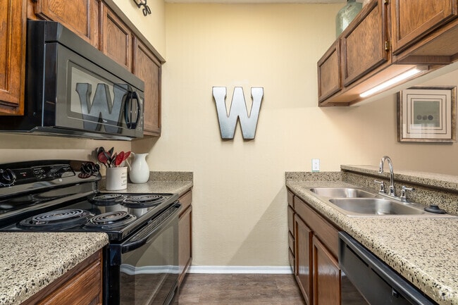 Woodland Oaks - Cocina - Woodland Oaks Apartments