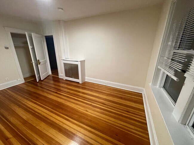 Foto del edificio - Huge 4-BED 2-BATH Union Square ALLSTON