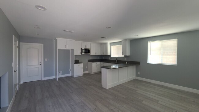 Foto del edificio - 1658 E 60th St