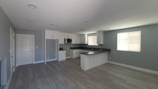 Building Photo - 60(1662B)