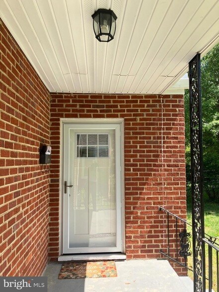 Foto del edificio - 915 Hampton Rd