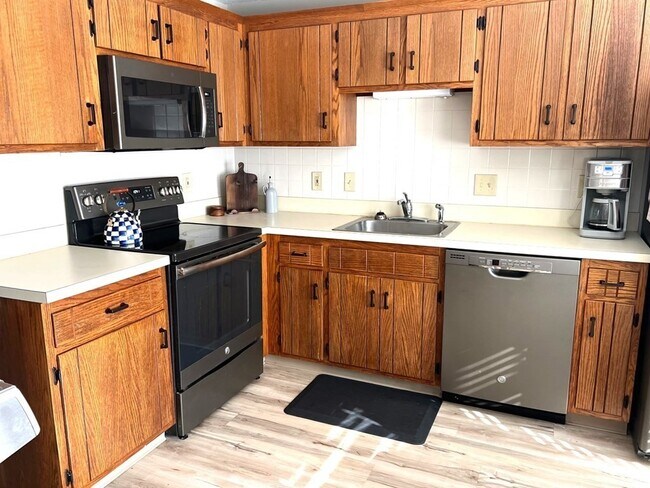 Building Photo - 57 Bellwood Cir
