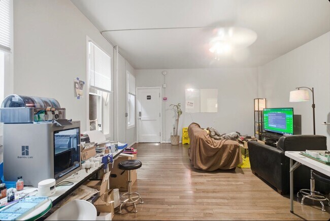Foto del edificio - 228 W McMillan St
