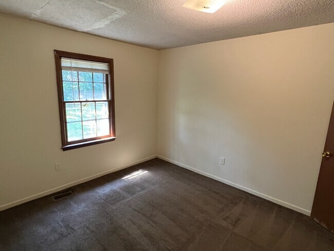 Building Photo - 113 Pisgah Dr