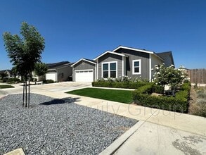 Building Photo - 3803 N Santa Fe St