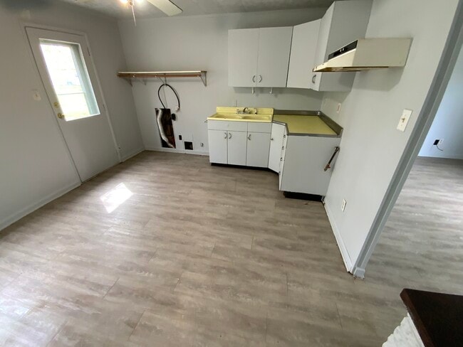 Building Photo - 1504 Edgewood Dr