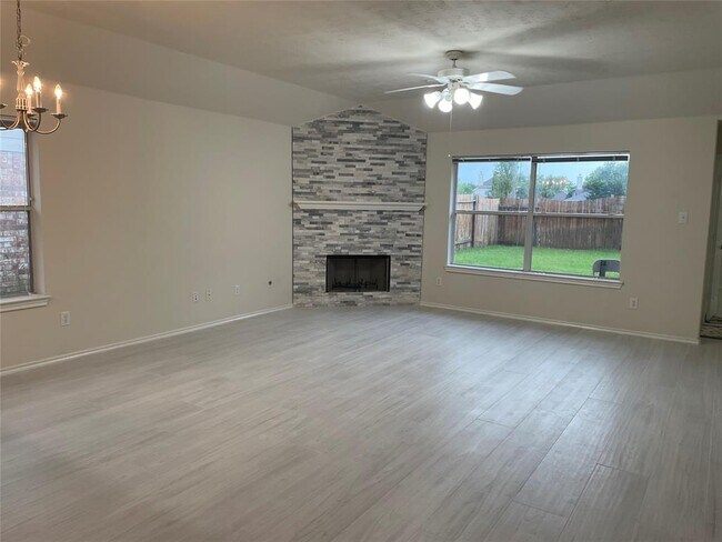 Building Photo - 6926 Bear Oaks Dr