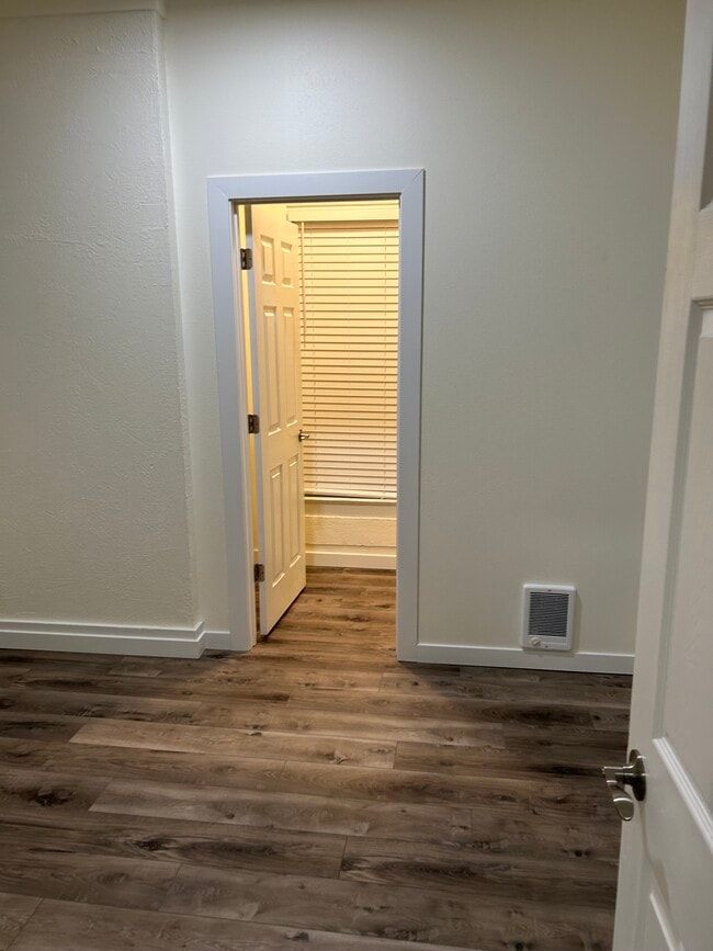 Foto del edificio - 304 W Willis St