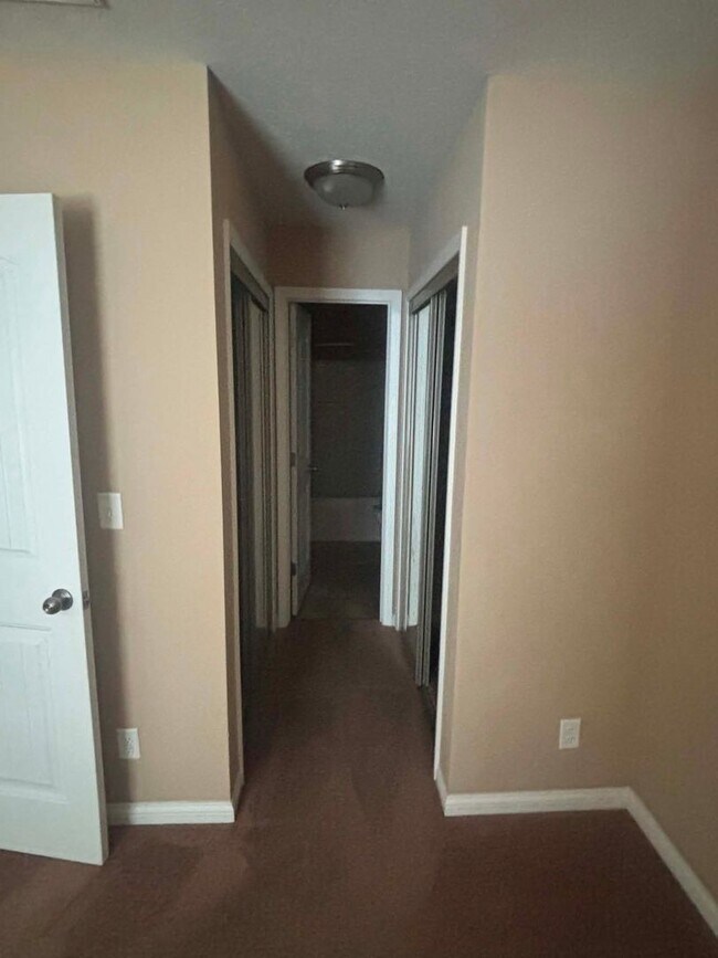 Foto del edificio - 2 Bed  2 Bath Attached Garage Heartland Neighborhood