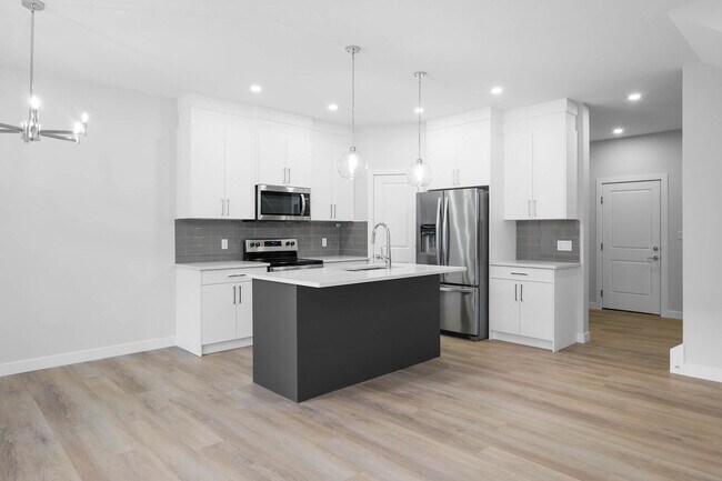 Photo du bâtiment - Beautiful Brand New 3 Bedroom/2.5 Bath Upp...