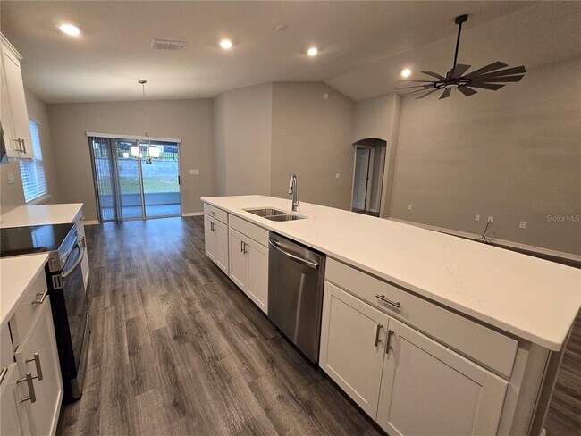 Foto del edificio - 1352 Mountain Flower Ln