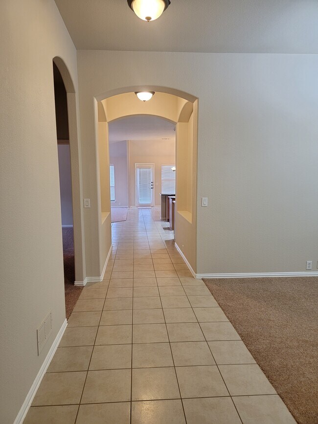 Building Photo - 2633 Pine Trail Dr