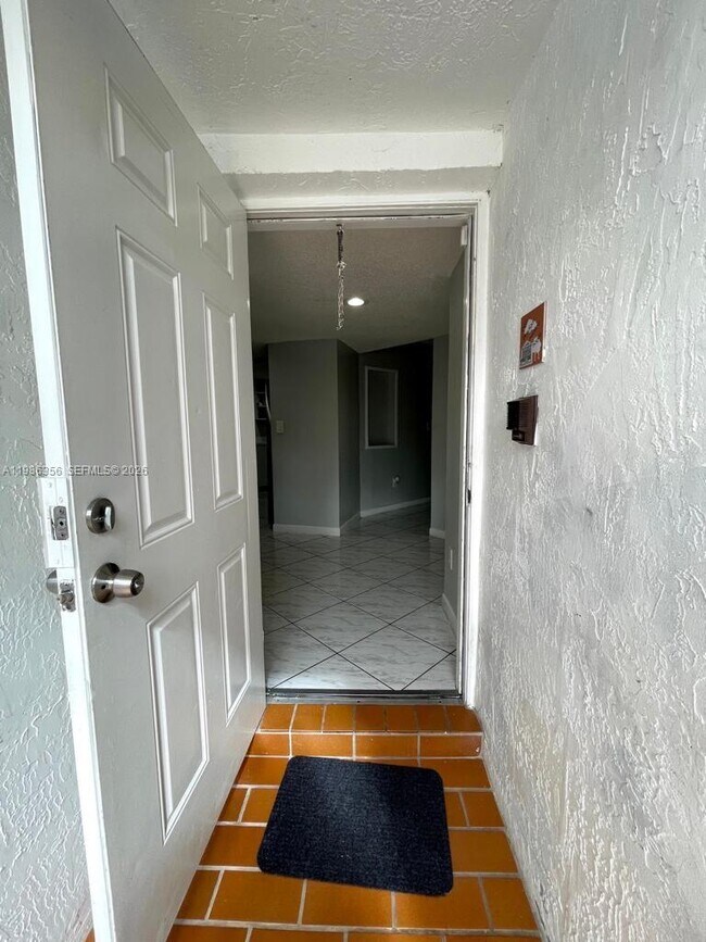 Building Photo - 9708 SW 138th Ave