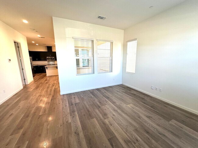 Building Photo - Natomas 3 Bedroom Home with a loft for rent!