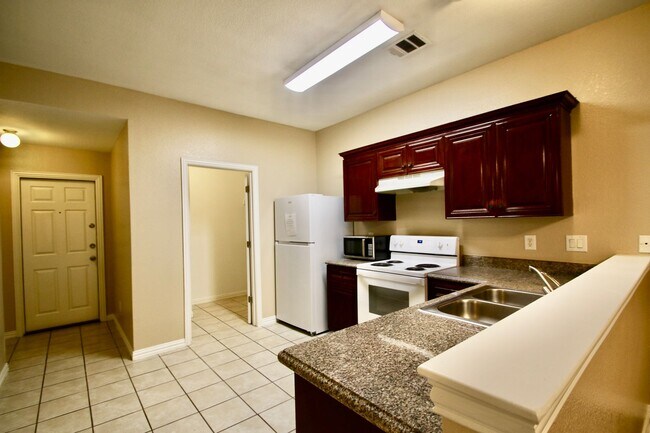 Foto del edificio - 3116-3118 S Cherry Ln