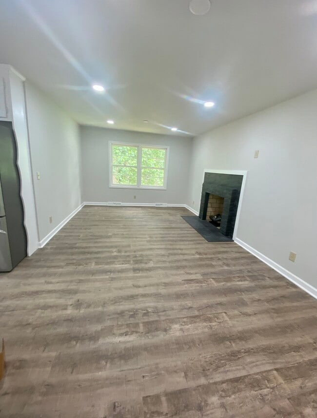 Building Photo - 609 Sunset Ave