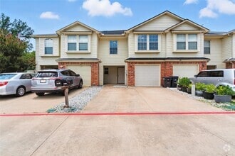 Building Photo - 3905 Vista Mar Dr