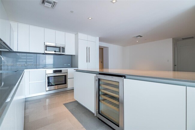 Foto del edificio - 88 SW 7th St