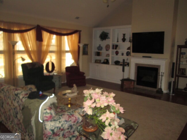 Building Photo - 10 Colonial Ct