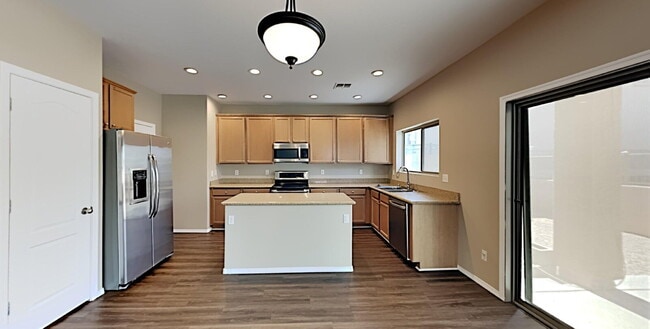Building Photo - 3-Bedroom Home with Loft in Prime Peoria L...