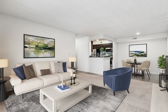 Building Photo - Hunters Chase