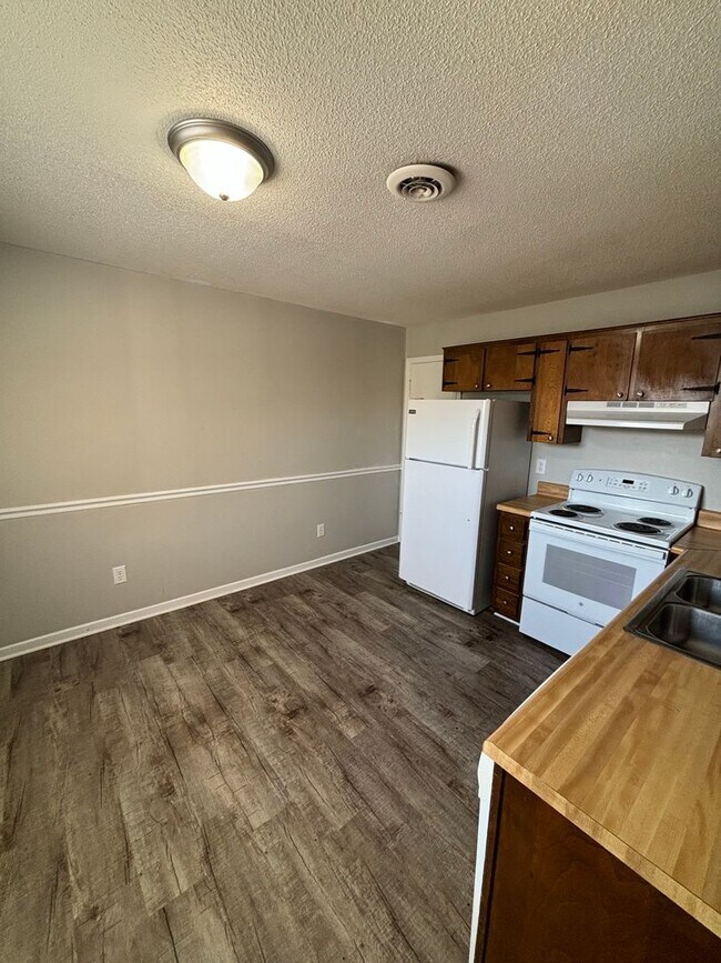 Foto del edificio - 1837 Lively Rd